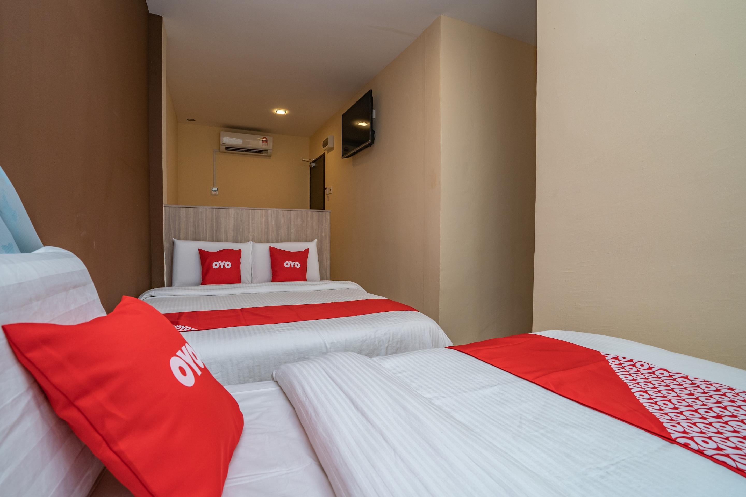 Oyo 44078 The Island Hotel Kampong Pasir Bogak Buitenkant foto