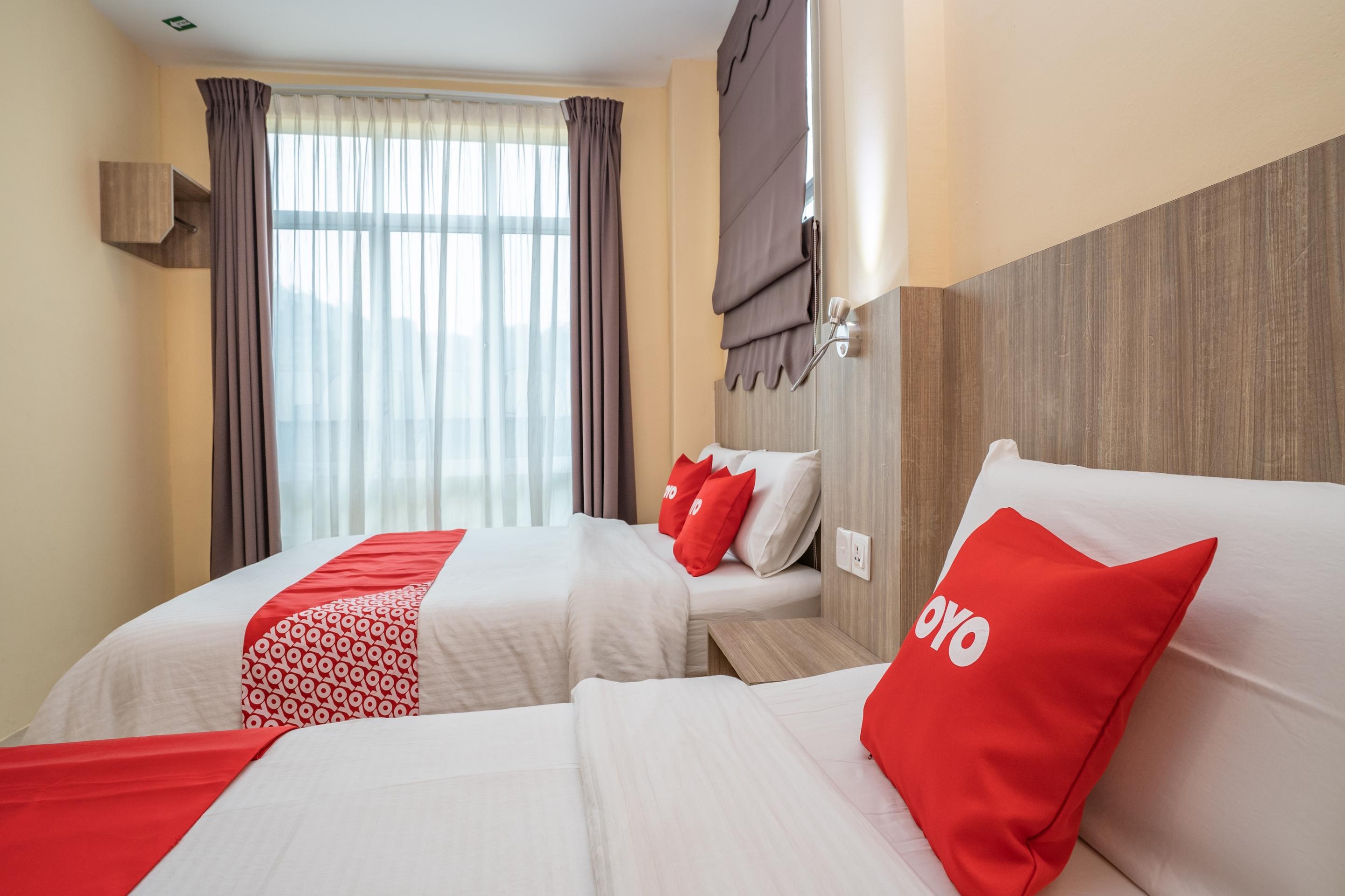 Oyo 44078 The Island Hotel Kampong Pasir Bogak Buitenkant foto
