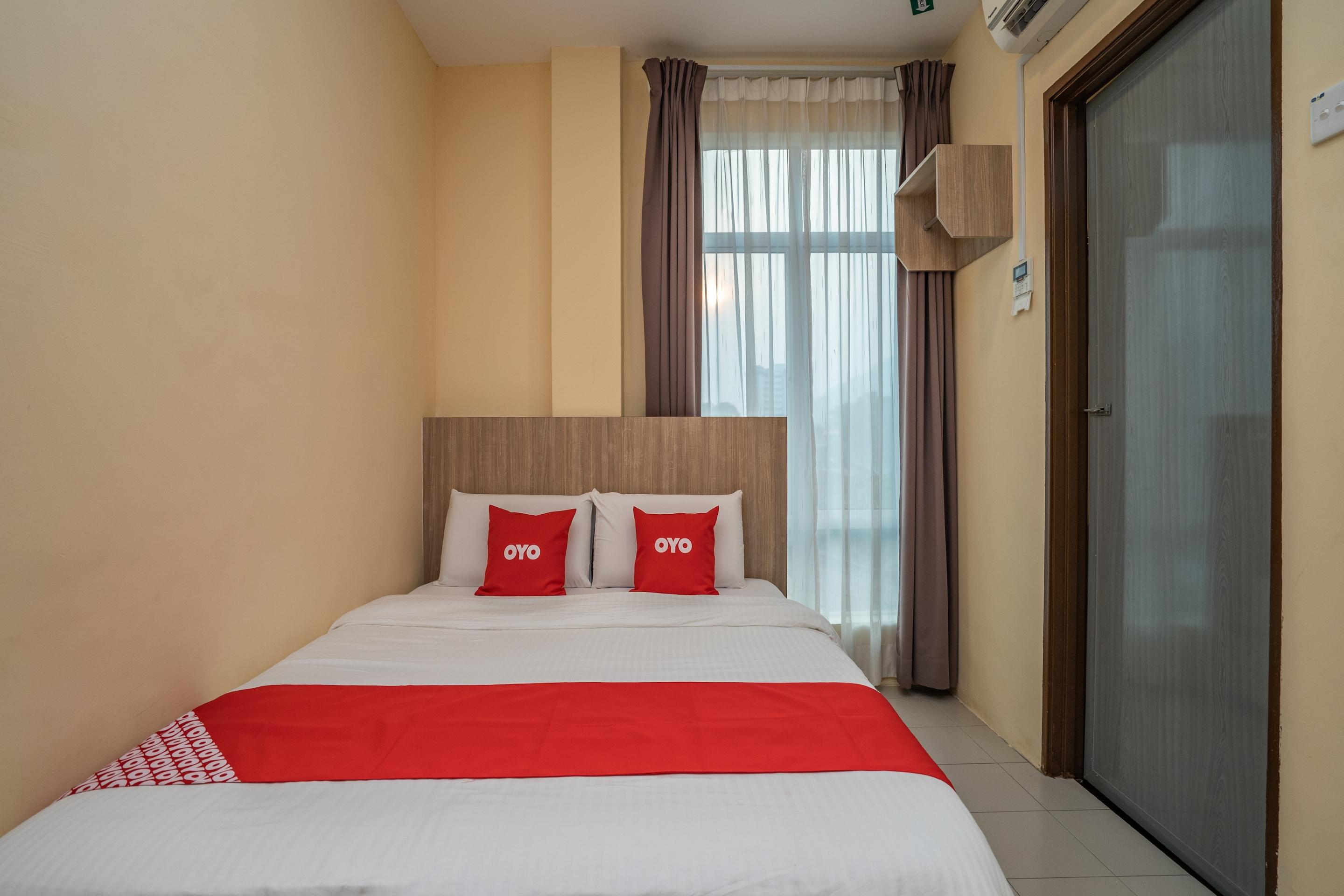 Oyo 44078 The Island Hotel Kampong Pasir Bogak Buitenkant foto