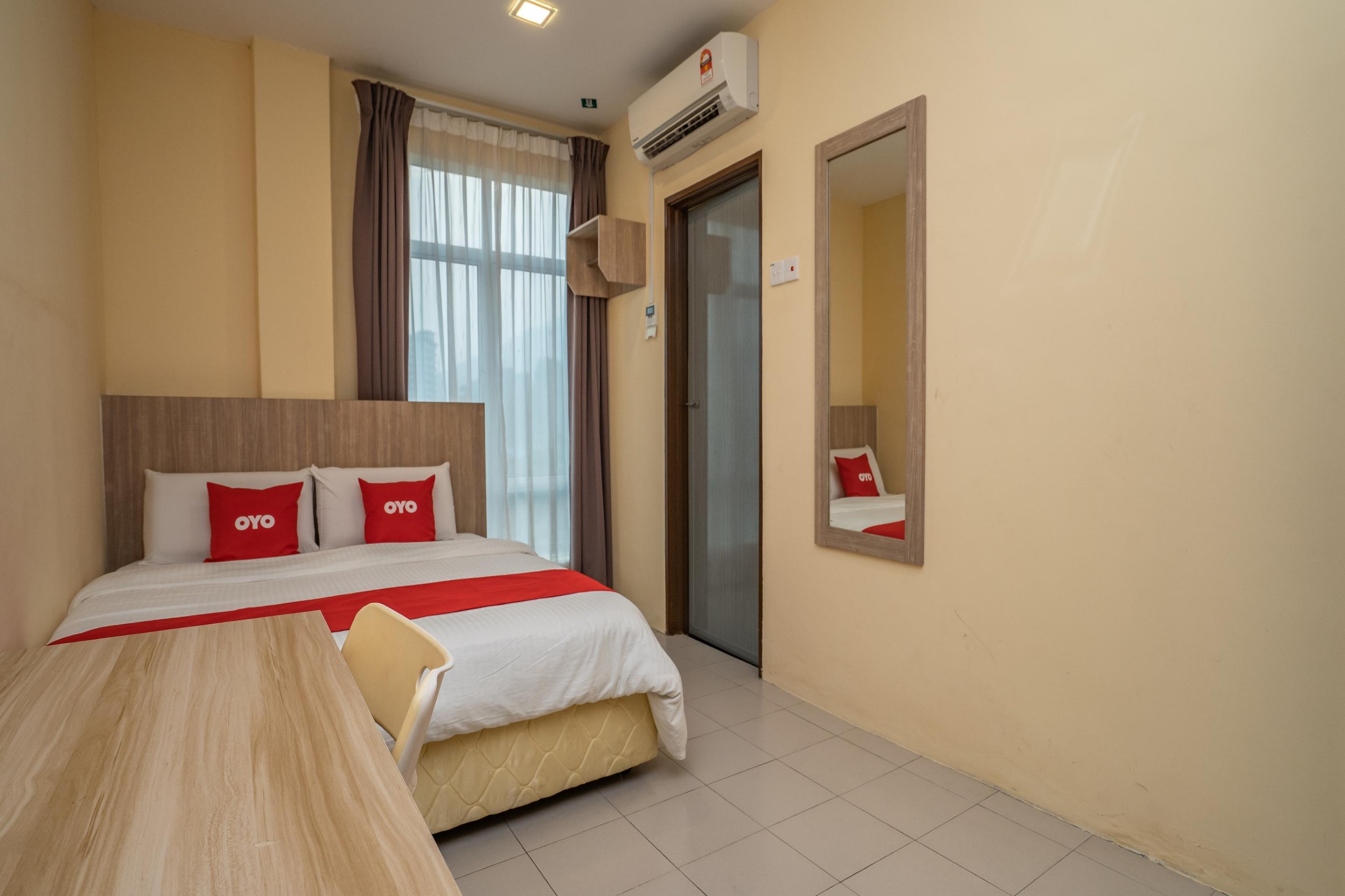 Oyo 44078 The Island Hotel Kampong Pasir Bogak Buitenkant foto