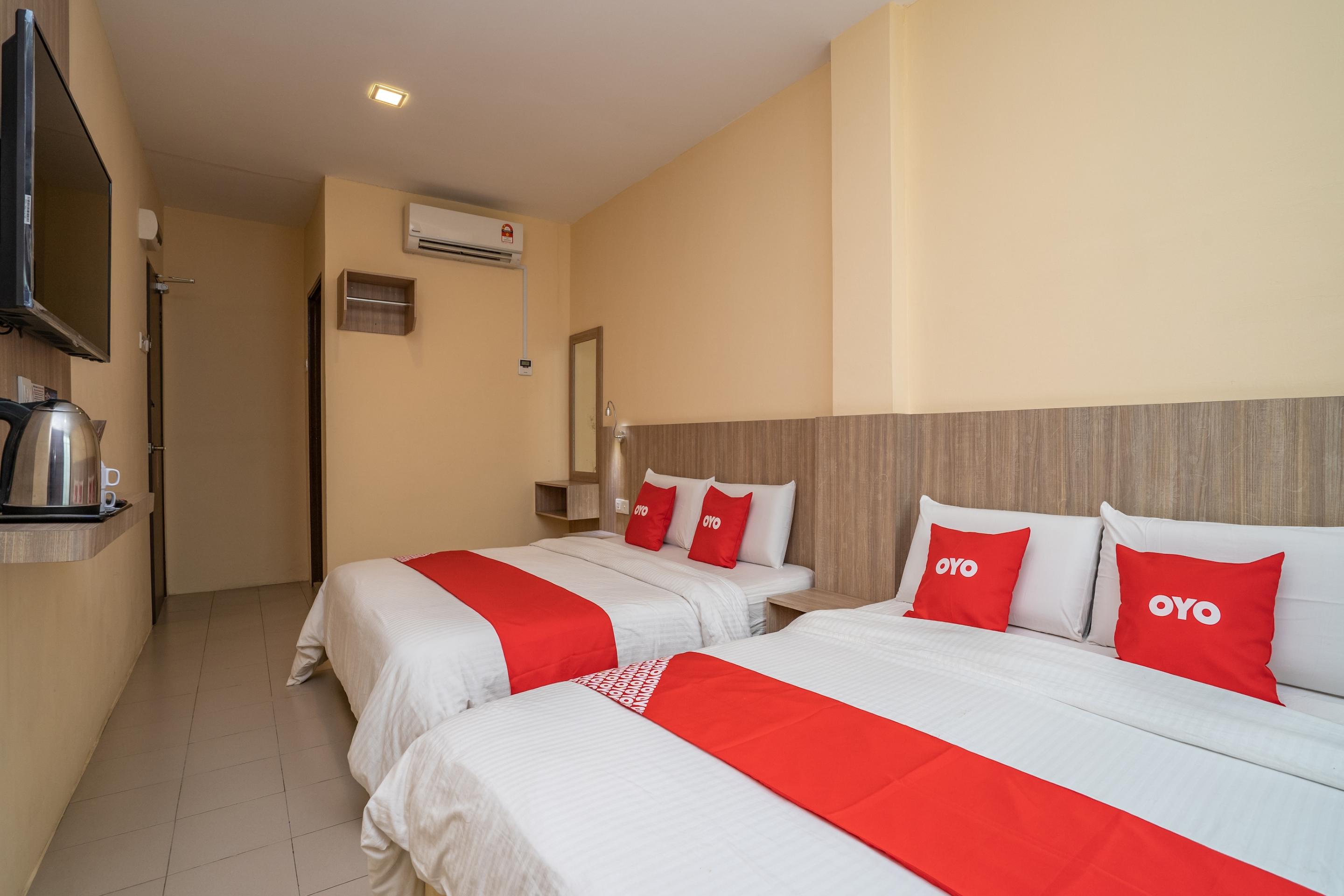 Oyo 44078 The Island Hotel Kampong Pasir Bogak Buitenkant foto