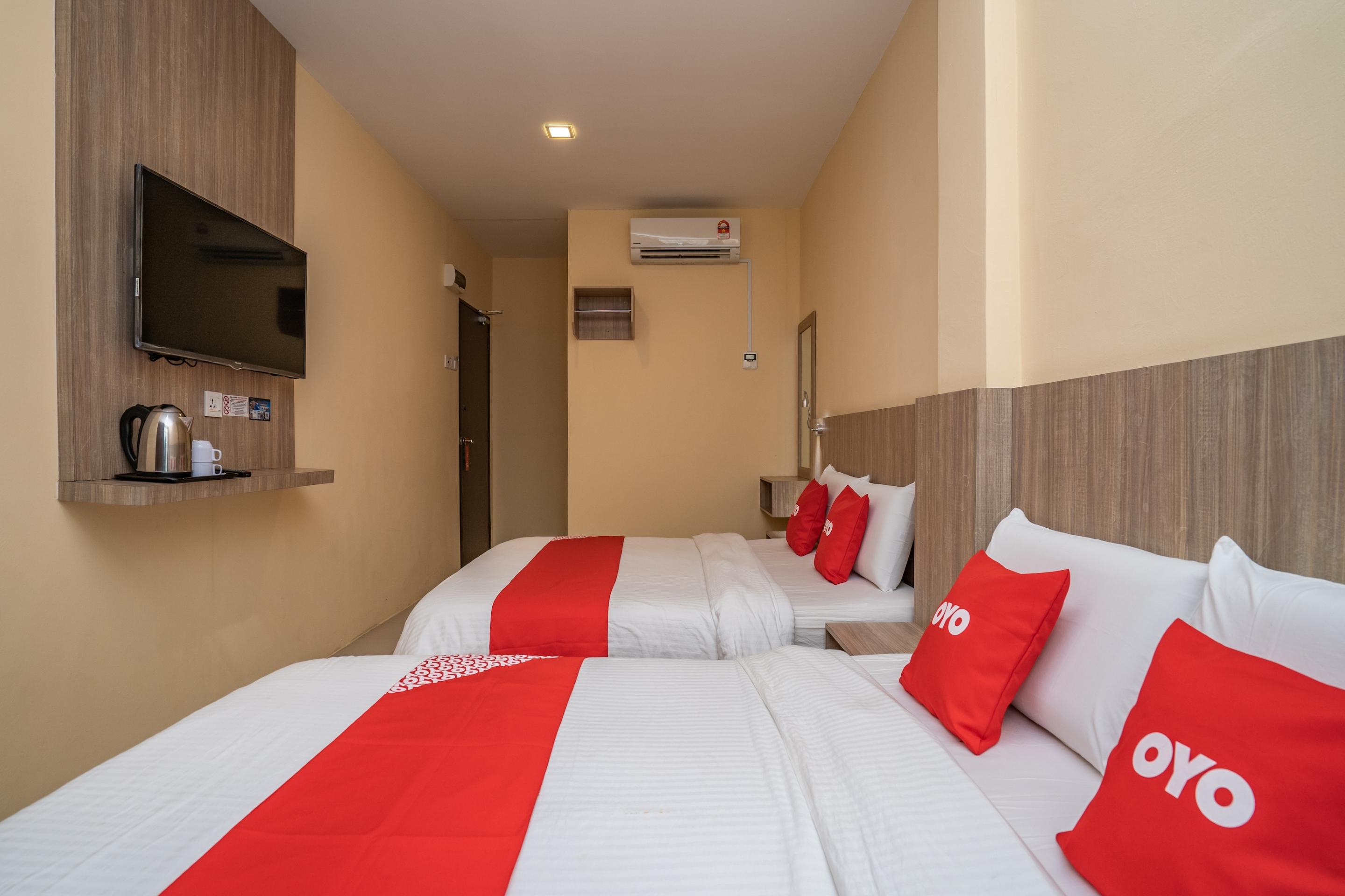 Oyo 44078 The Island Hotel Kampong Pasir Bogak Buitenkant foto
