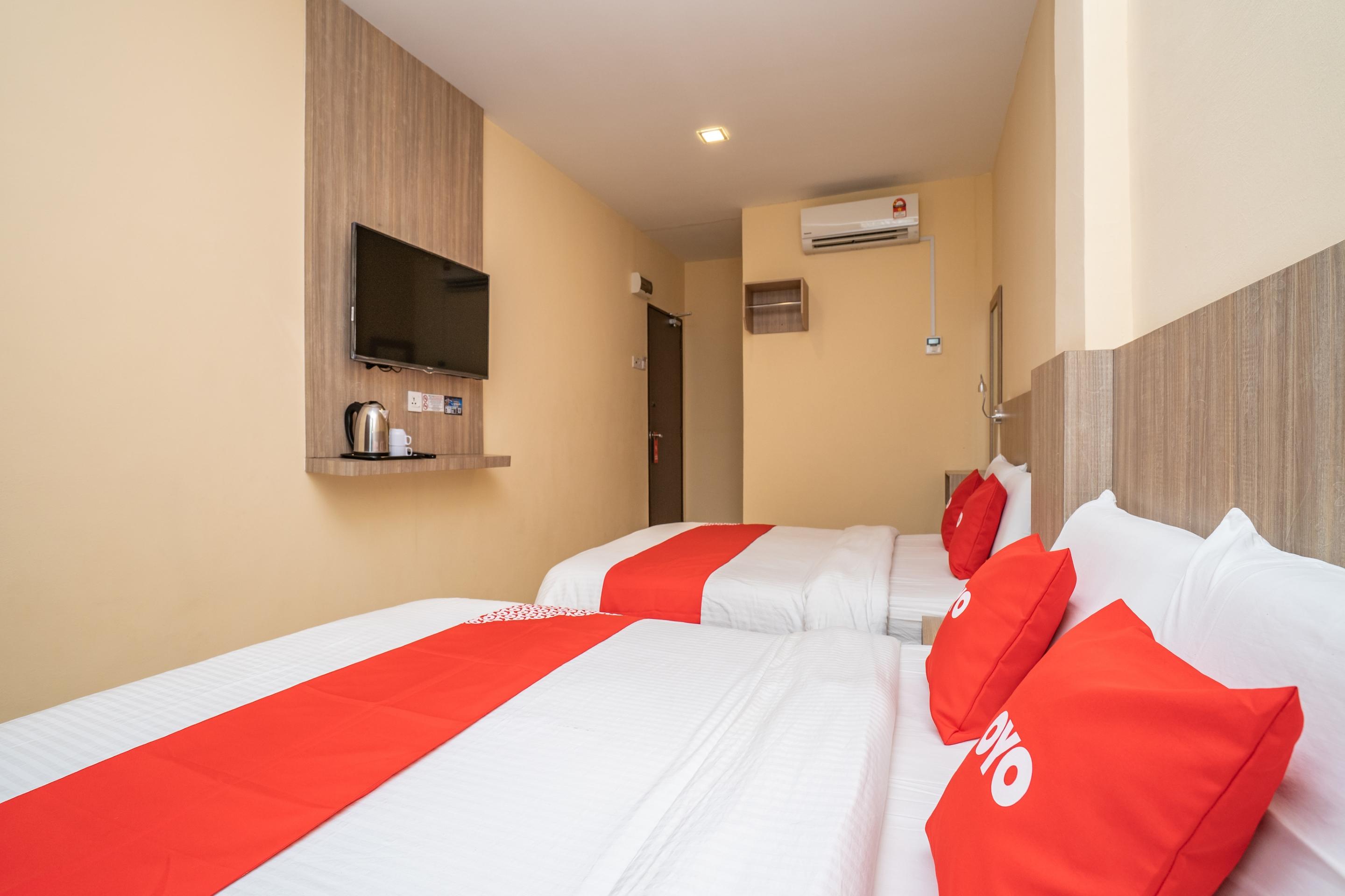 Oyo 44078 The Island Hotel Kampong Pasir Bogak Buitenkant foto