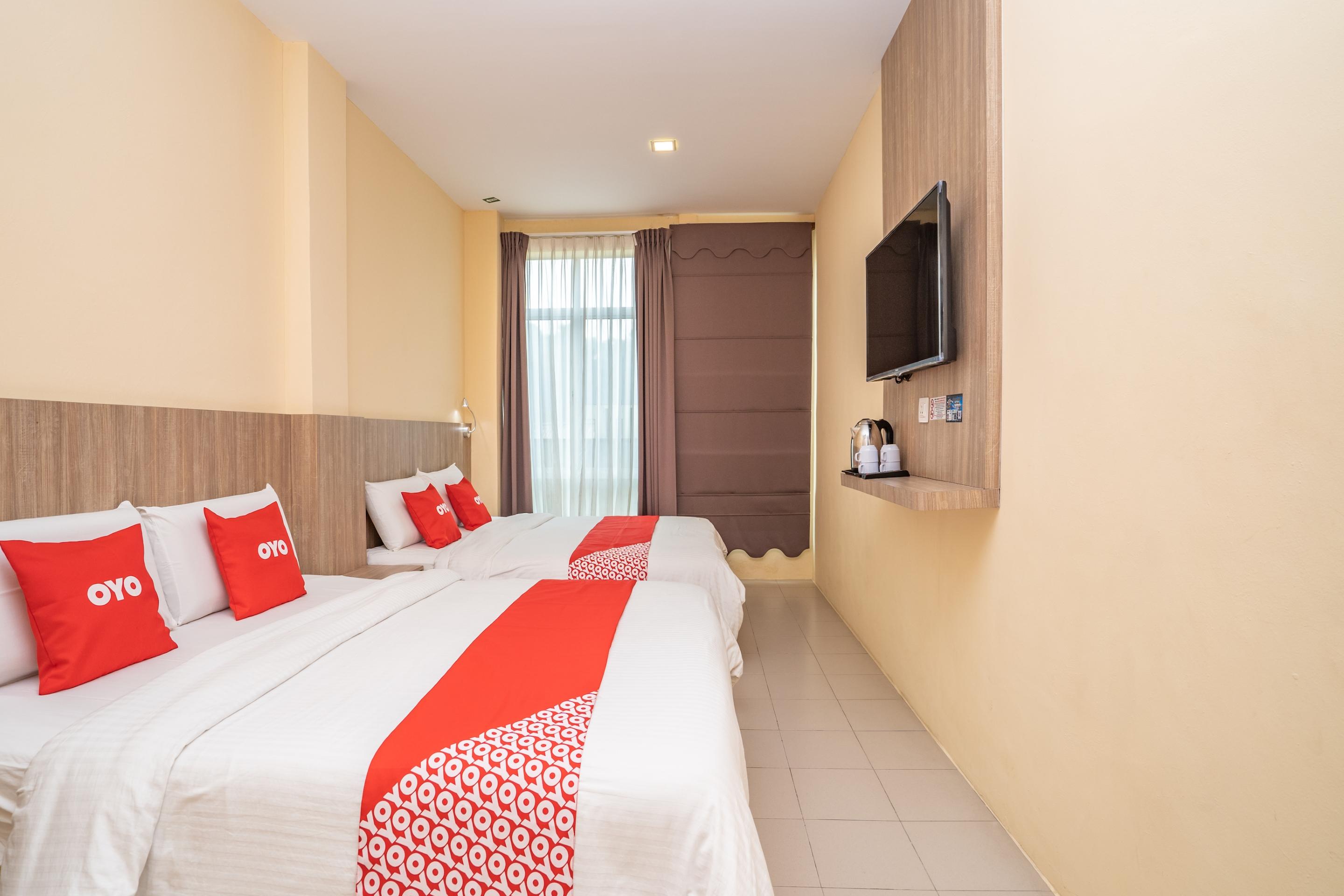 Oyo 44078 The Island Hotel Kampong Pasir Bogak Buitenkant foto