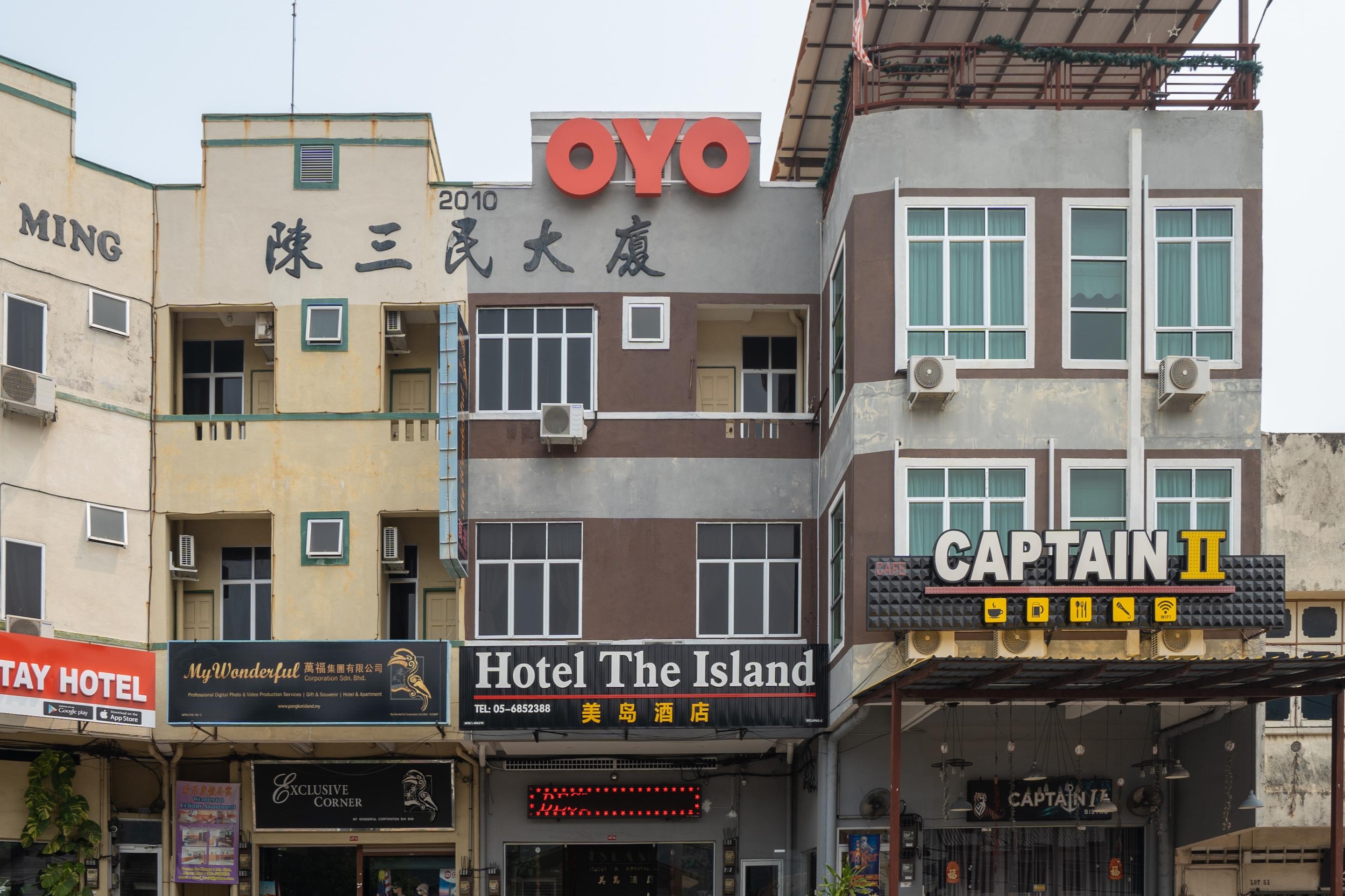 Oyo 44078 The Island Hotel Kampong Pasir Bogak Buitenkant foto
