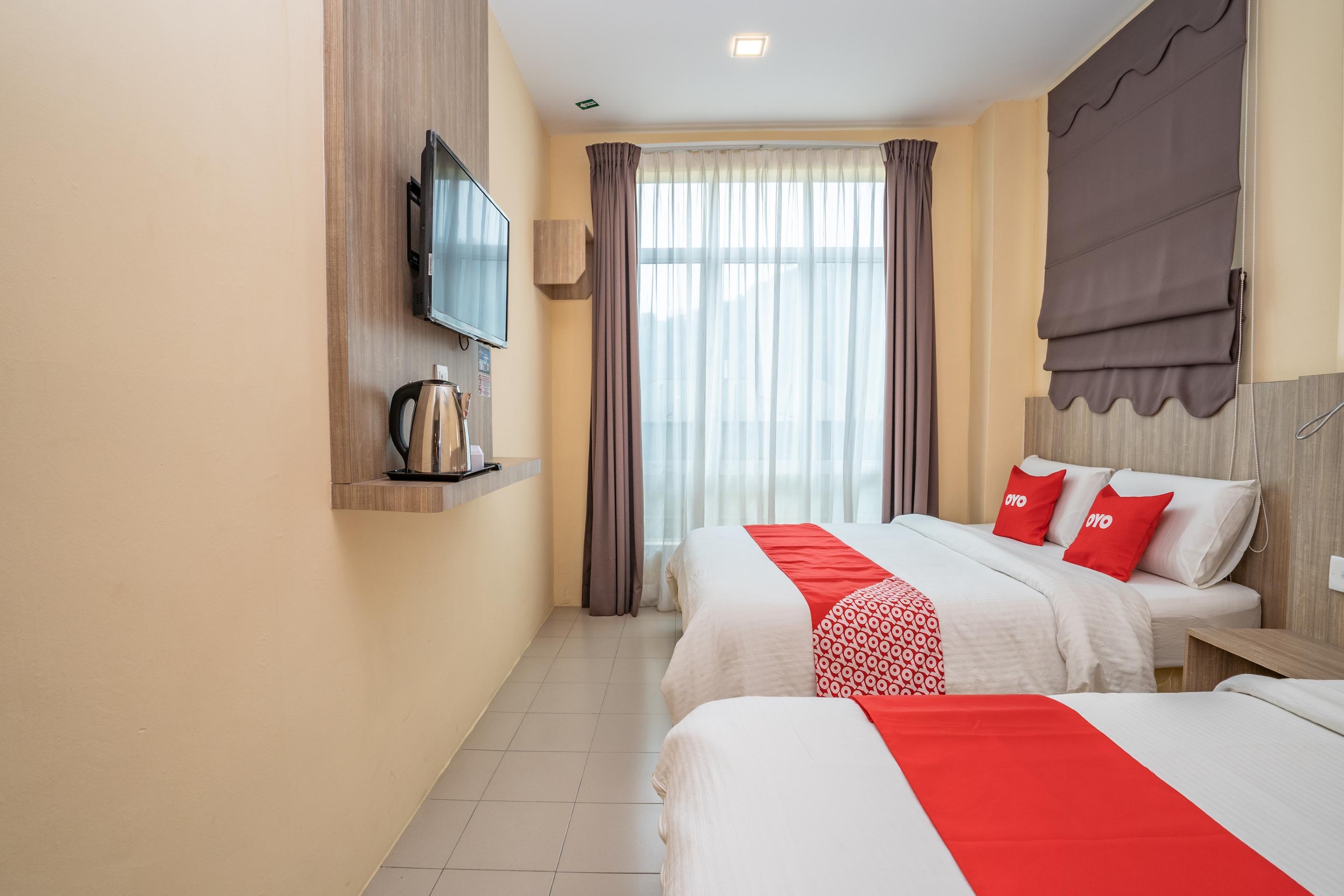 Oyo 44078 The Island Hotel Kampong Pasir Bogak Buitenkant foto