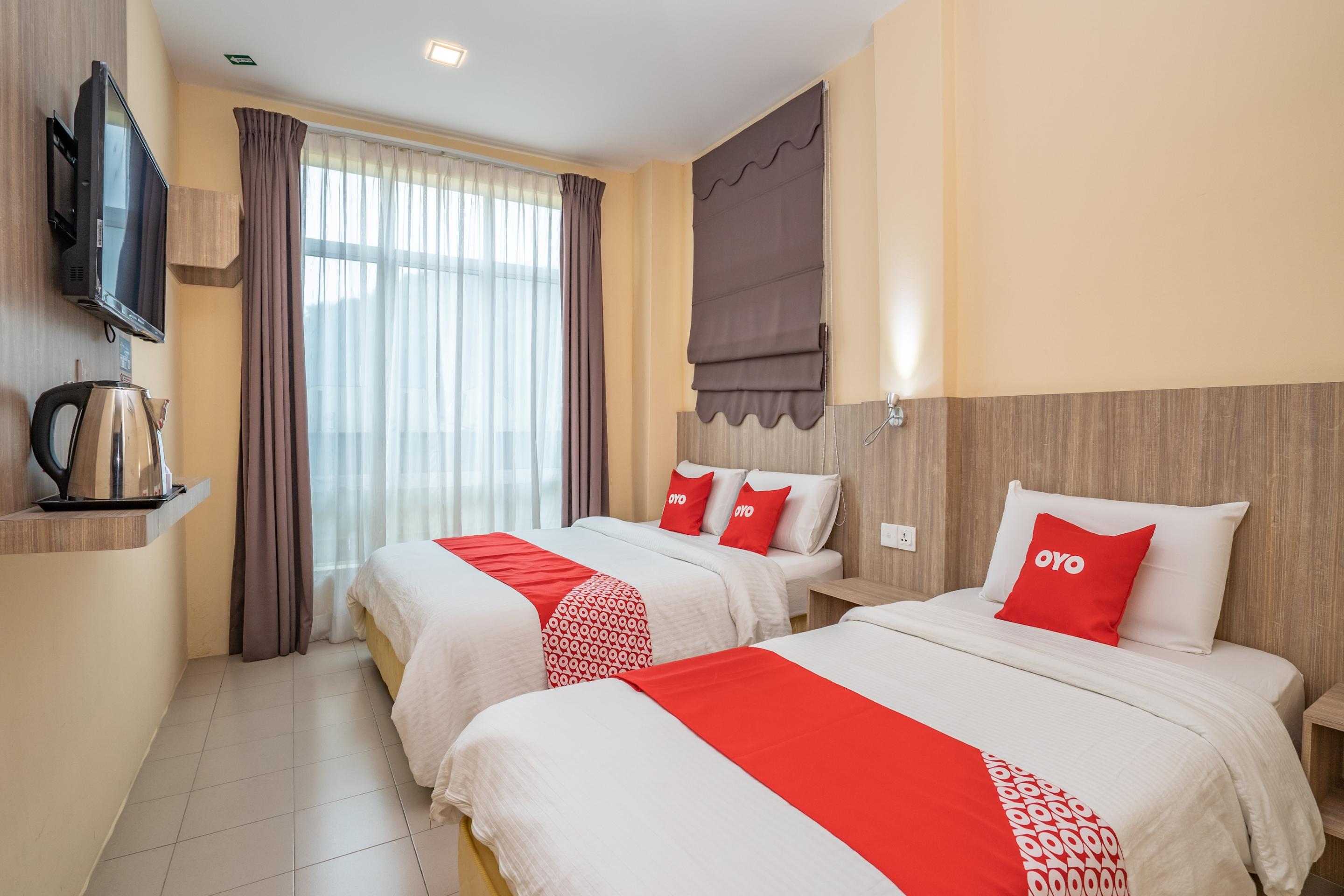 Oyo 44078 The Island Hotel Kampong Pasir Bogak Buitenkant foto