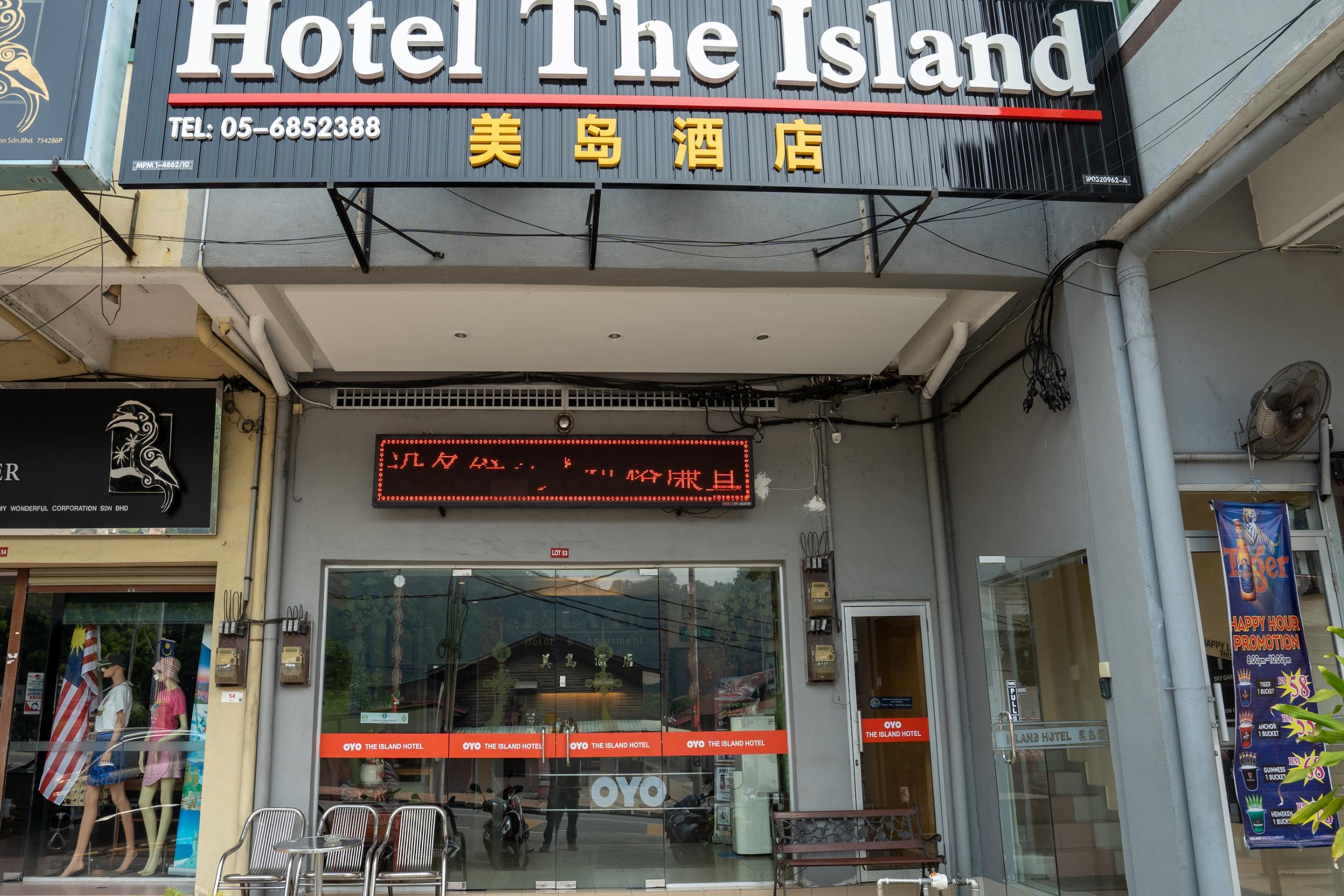Oyo 44078 The Island Hotel Kampong Pasir Bogak Buitenkant foto